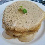 Urth Caffe - ほうじ茶パンケーキ　1330円
      ほうじ茶クリームは、しっかりほうじ茶の香りが濃くて美味しい。