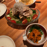 小料理バル ドメ - 名古屋コーチンの胡麻酢サラダ+むかごのねり雲丹和え