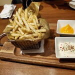 PRIVATE DINING 点 - フライドポテト(チーズソース&ハーブソルトホイップ)