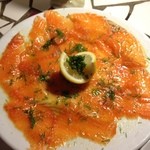 ブラッスリー アルティザン - ④サーモンのマリネ　ペルノー酒風味1600円