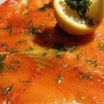 ブラッスリー アルティザン - ④サーモンのマリネ　ペルノー酒風味1600円