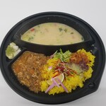 シナジー - 地鶏旨みたっぷり５部位 根菜キーマと出汁感溢れるオリジナルグリーンCurry愛がけ