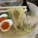 らぁめん 高砂家 - 麺は中太のストレート系