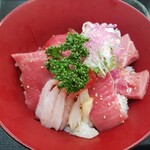 みなと市場 小松鮪専門店 - ◆「海鮮みんな丼」