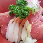みなと市場 小松鮪専門店 - ◆「海鮮みんな丼」
