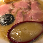 143884915 - トロリと濃厚な塩と鶏白湯のスープ。無化調