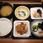 やよい軒 - 4種の和定食890円