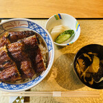 ひつまぶし 登河 - 鰻丼　分厚くて美味しいーー