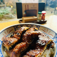 ひつまぶし 登河 那古野本店 - パリっとよく焼き感
