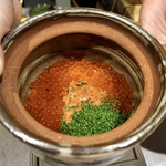 魚見茶寮 - セイコ蟹(内子入り)とイクラの土鍋ご飯