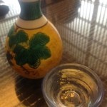 Kenrokuzaka Kanazawa Sakuratei - 日本酒は九谷焼の徳利で