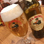 オリーブの丘 - イタリアンビールのモレッティ。軽快な喉越し。