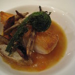 ビストロ ペシェミニヨン - 鯛のポアレ季節の野菜添え　最高でした。