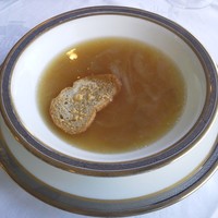 シンフォニー東京湾クルーズ - オニオンスープにチーズパン
