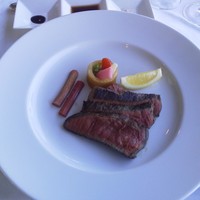 シンフォニー東京湾クルーズ - お肉料理（和牛ステーキ）