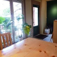 メルモーゾ ダ ドロカワ - カジュアルですが明るい印象の店内