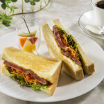 ロビー・ラウンジ ザ・ラウンジ - ステーキサンド「国産牛ステーキ」3,146円　　「オージービーフステーキ」2,662円