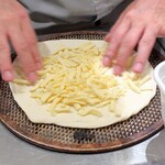 トリワイン ＰＩＫＯＳＨＨＨＵ - ナポリピッツァ仕込み中