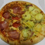 Domino's Pizza - ギガ・ミートとジェノベーゼのハーフ＆ハーフ