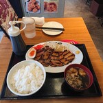 Tsukiji Gindako Sakaba - 銀のチャーシュー定食、税込780円。