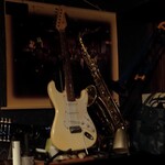 DEN - ピアノの上