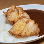 ザンギ専門店Ichi - ザンギカレー：ザンギとの相性抜群のオリジナルカレー（中辛）、極みの塩ザンギをトッピング！