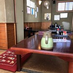 あだち - 店内