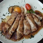 ARC - ランチの鷄もものgrill♪
      皮がパリッとして中はジューシーでした☆付け合わせのグリル野菜が嬉しい(^_^)v