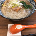 ラーメン イッケン - 1月の限定麺背脂生姜しょうゆラーメン！オレンジ色のレンゲが美しい！