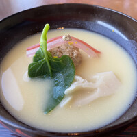 隨縁亭 ホテルモントレ グラスミア大阪 - 煮物椀　鴨真丈 色紙胡麻豆富 白味噌仕立て