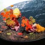 クラフタル - ・紅葉 シガレット生地の紅葉 紫芋、安納芋のクリーム チョコガナッシュ マガンボナッツ 山ぶどうのソース メープルアイスとソース