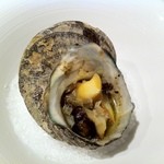 トラットリア コルポ デラ ストレーガ - 夏　しまなみ産サザエグリル　魔女の一撃風