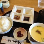 Katsuzen - ごはんと味噌汁、茶碗蒸しとソースたち