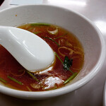 さくらい - 付属のスープはシンプルな醤油味でした。これも何気に美味い！