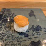 小判寿司 - 根室産うに 塩で