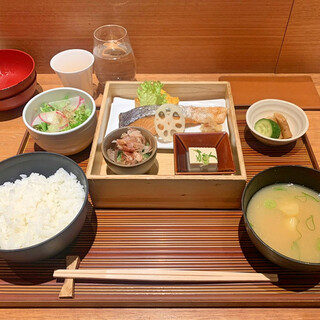 空港で朝食 ひとしなや 羽田空港 By Sheep Lion ひとしなや Hitoshinaya 羽田空港第１ビル レストラン その他 食べログ