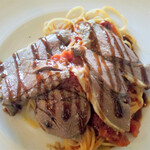 ビストロ ミレ - 小熊の肉パスタのアップ