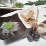 オーベルジュ土佐山 - 前菜(もんちゃんちのブルーベリー・博志さんのいたどり炒め・土佐の珍味（ちゃんばら貝）美味煮他）