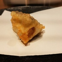 天麩羅とお蕎麦　三輪 - 驚くほどジューシーでとろける！熊本県産赤茄子の天麩羅は葛入りのトロトロ天つゆが相性抜群
