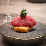 USHIGORO S. - キャビアと和牛の燻製タルタル