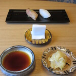 Sanjuuroku Purasu San - 鮨に入ります、指拭き・ガリ・醤油
