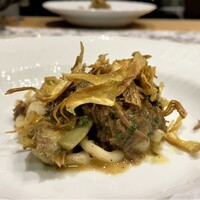 クリマ ディ トスカーナ - 広島本土ジカ 山形伝承大豆 イタリア黒トリュフ 鹿のすね肉を山形の地豆（数種類入ってます）と一緒に炊いた煮込み料理、お肉のホロホロっと崩れる柔らかさに溢れんばかりの美味しさ、やはりここの田舎風の料理が好きだな(^^♪