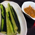 TAPAS桜台 - キュウリ梅肉ソース￥300