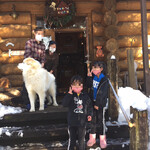 ログペンションセシルクラブ - オーナー夫妻と看板犬のチャオ君と