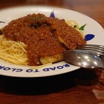 Pasta&cafe CHAYA - 茄子ミートソース 大盛
                        テーブルにタバスコがない
                        お願いすると……