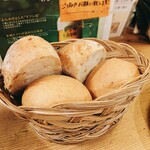 Nikusakaba Bisutoro Otokomae - お通しのパン
