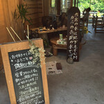 陽氣な狩人 - 店舗入口の感じです。吹き抜けてます。
