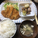 居喰処 光 - 2021/01/05
      本日の日替り とんかつ定食 500円