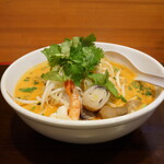 タイ料理ジャンピー - トムヤムヌードル