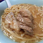 ラーメン二郎 - この端豚は硬い